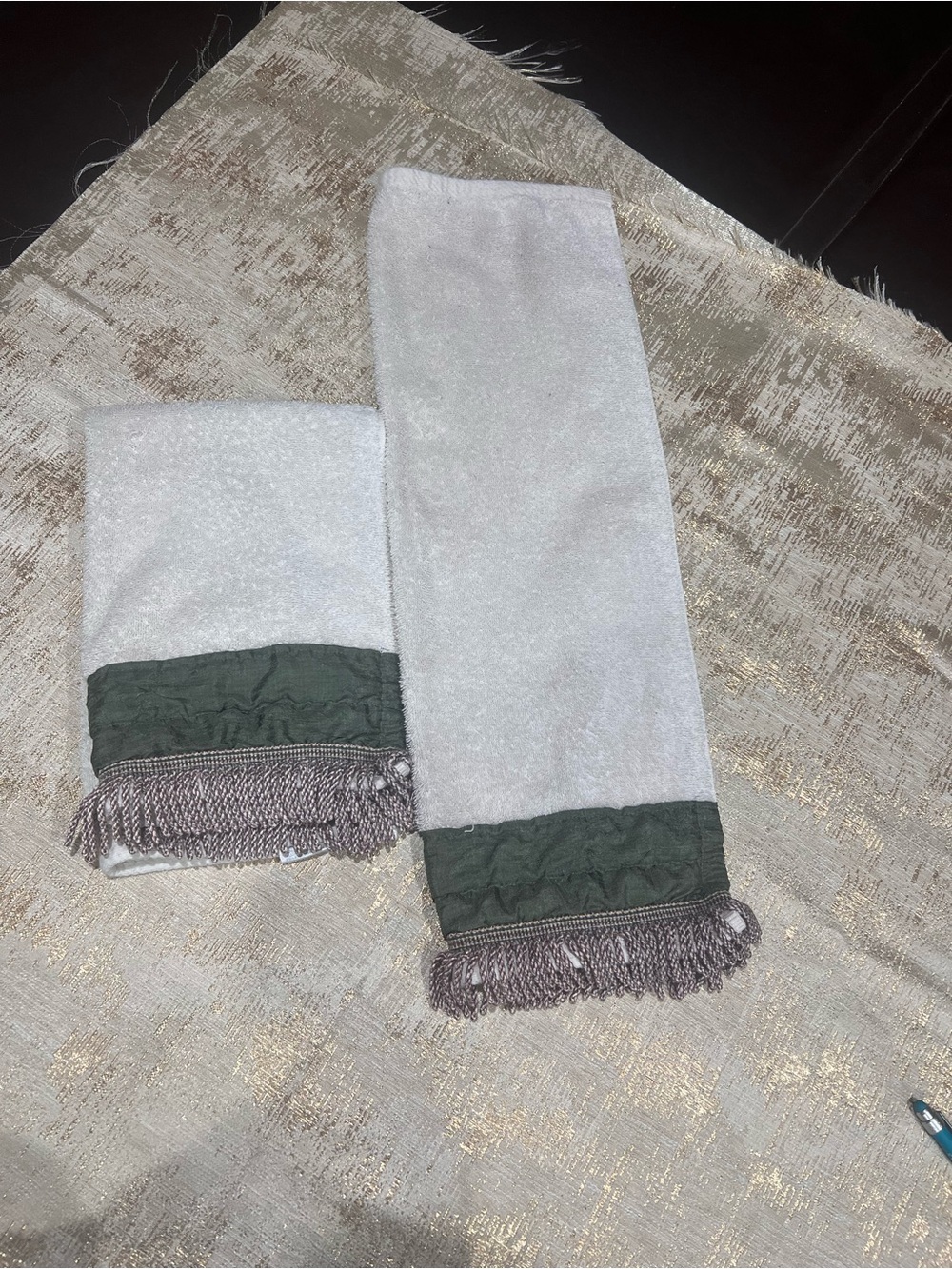 Croscill 100% Cotton Hand Towels 16x28 White/Green/Gray Fringed Set of 2